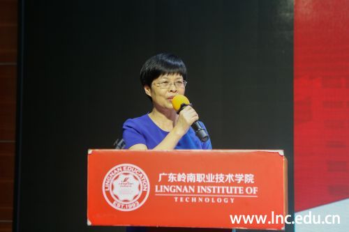 人事财务处张杏处长主持开班仪式