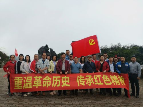 图片7：翻越老山界