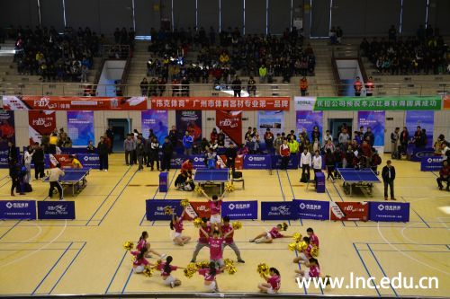 我校呼啦操队赛前劲舞热场1