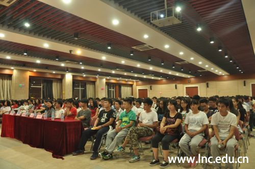 婚恋讲座吸引了不少岭南学子来旁听学习 摄影学生记者 陈艺翾