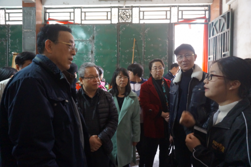 图片2 创业实践学生队伍代表汇报创业阶段性成绩