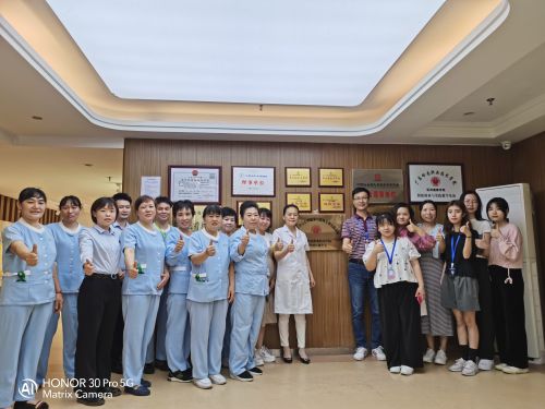 照片4（大合照）