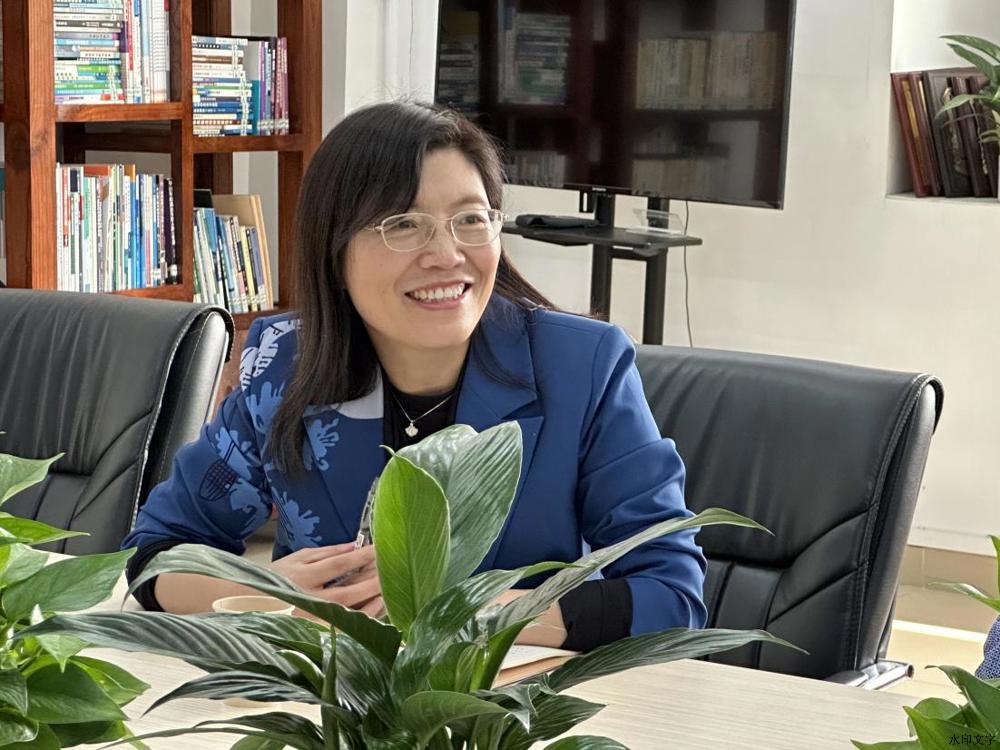 图二 党委委员、组织部部长易丹华同志发言