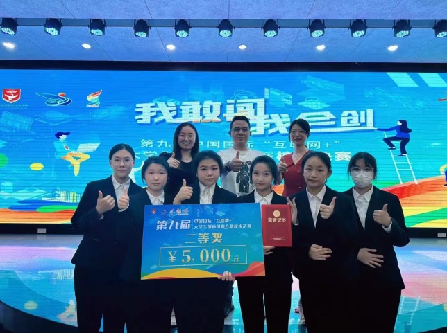 图22：学生获奖照片