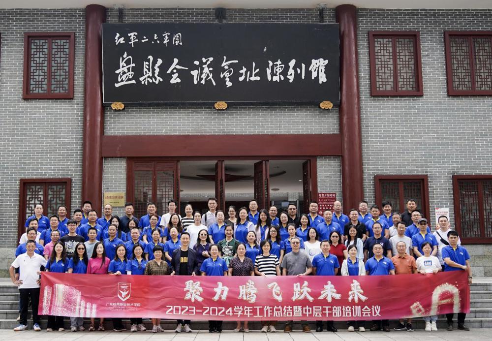 9b6d3893bbc12113e6d05c40e9ada35a_