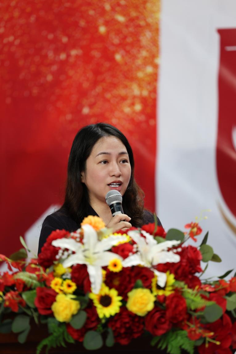图八：徐萍副校长总结发言