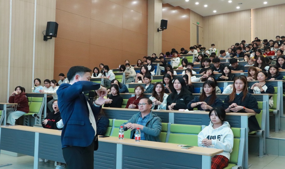 C:\Users\Administrator\Documents\WeChat Files\wxid_85bwtrqmtzz922\FileStorage\Temp\76bb56e2c601c4859f2adccda0bc544.jpg