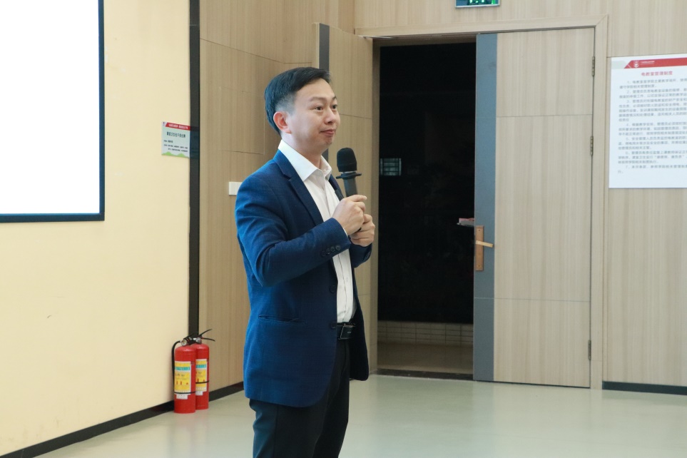 C:\Users\Administrator\Documents\WeChat Files\wxid_85bwtrqmtzz922\FileStorage\Temp\2297a49b0996acfae6a5694b359db98.jpg