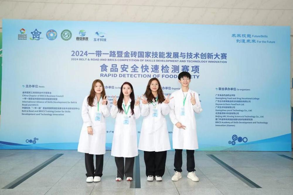 72ab2448105b900a5ff501bca606a81