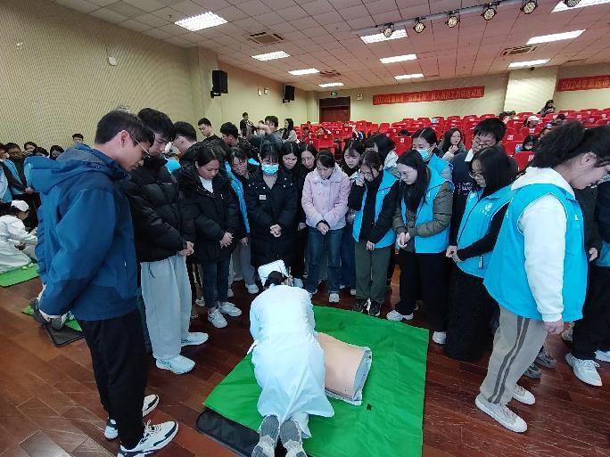 15《CPR急救知识及实操培训》现场演练指导