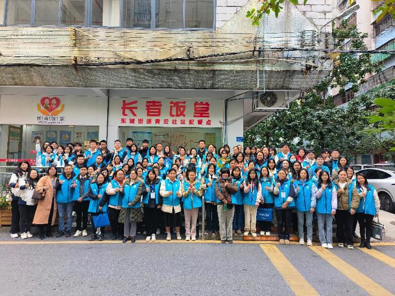 14参观清城区东城社工站、长者饭堂、康园中心