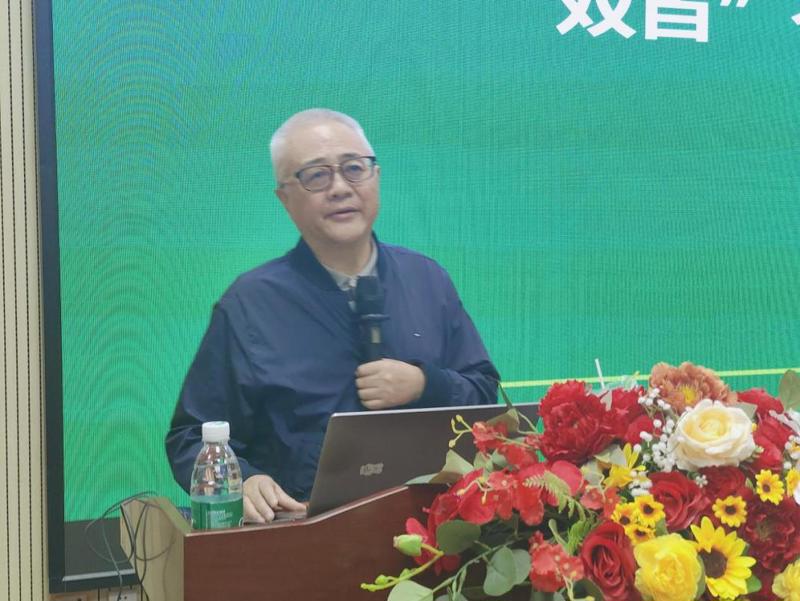 6中山大学教授张和清讲授《“双百”个案救助的介入范畴与策略》