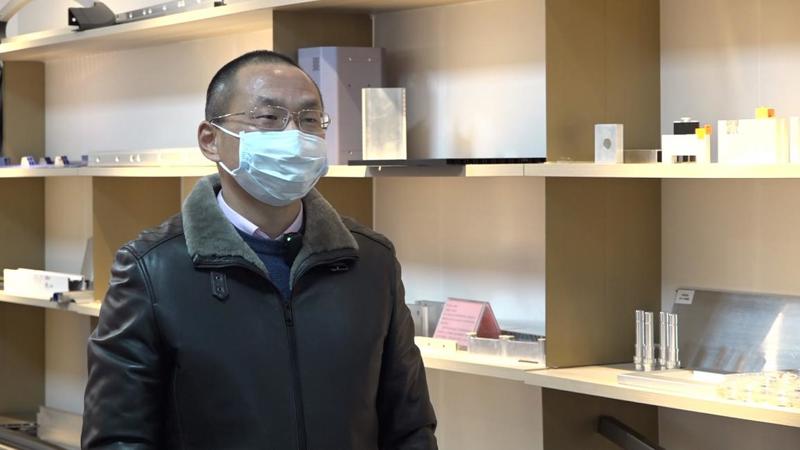 图三 岭南职院智能制造学院郑钢老师接受采访