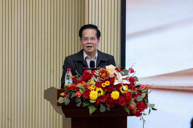 图2-教育部原督学顾问、中山市教育局和体育局原副局长黄定光讲学