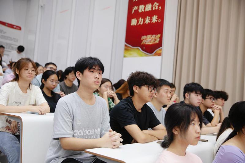 93e2d32ee3af8cbb6a83c44c4303f601