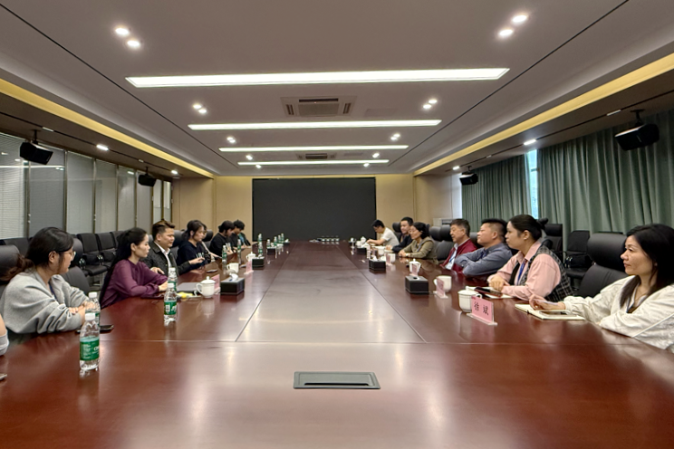 与实习生座谈现场