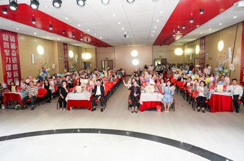 我校举办2025-2026学年第一学期教职工集体生日会