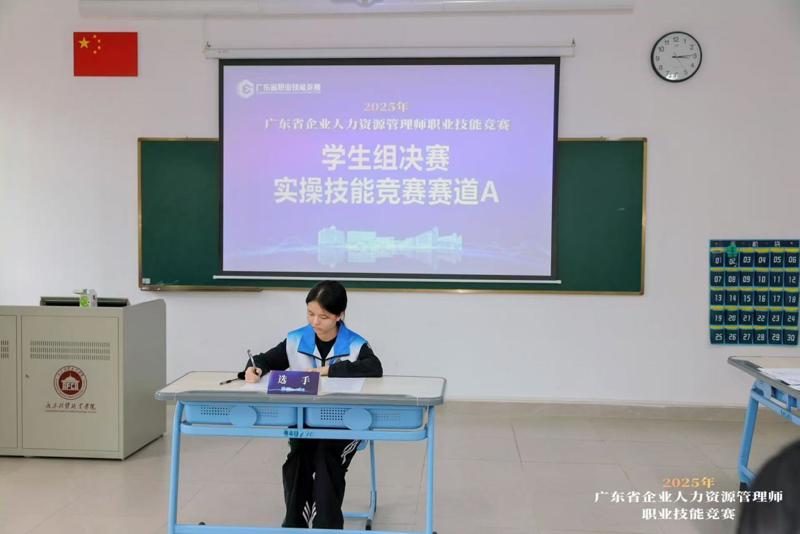 c81e1233def49e2c821cb4a7d403c438_