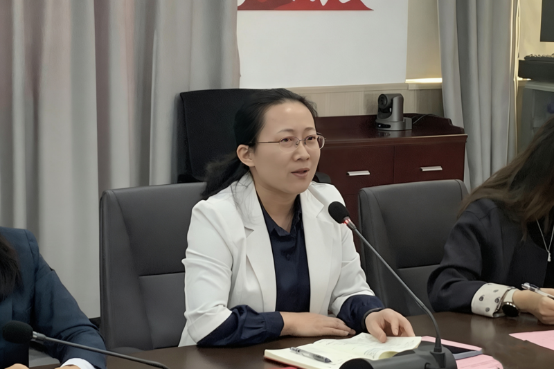 去掉图片中黑色衣服的人