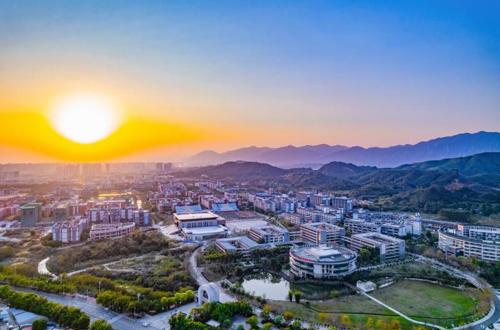 清远市人民政府副秘书长宗卫平到我校调研