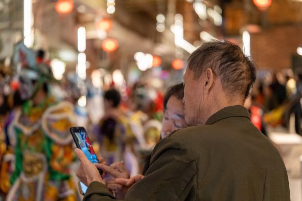 C:/Users/Administrator/Desktop/文交会报账/新闻稿照片/图4：岭南英歌队助力第十三届清远鸡文化旅游嘉年华.jpg图4：岭南英歌队助力第十三届清远鸡文化旅游嘉年华