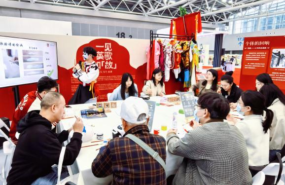 C:/Users/Administrator/Desktop/文交会报账/新闻稿照片/图13：岭南英歌队队员开展各类英歌体验课程.jpg图13：岭南英歌队队员开展各类英歌体验课程