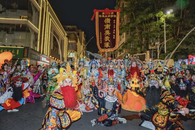 C:/Users/Administrator/Desktop/文交会报账/新闻稿照片/图3：岭南英歌队助力第十三届清远鸡文化旅游嘉年华.jpg图3：岭南英歌队助力第十三届清远鸡文化旅游嘉年华