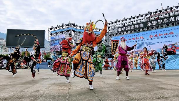 C:/Users/Administrator/Desktop/文交会报账/新闻稿照片/图7：岭南英歌队参加连南瑶族自治县“百千万工程”成果展示大型巡游活动.jpg图7：岭南英歌队参加连南瑶族自治县“百千万工程”成果展示大型巡游活动