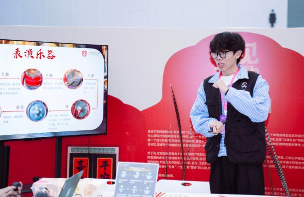 C:/Users/Administrator/Desktop/文交会报账/新闻稿照片/图10：岭南英歌队队员开展各类英歌体验课程.JPG图10：岭南英歌队队员开展各类英歌体验课程