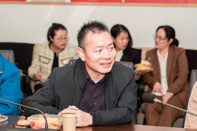 76894f81dcc9f4480e7abd7b719d3aab