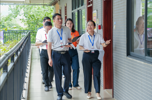 新学期 新气象，校领导深入教学一线开展教学巡查