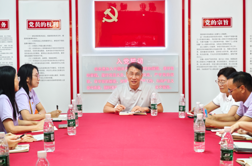 党委书记黄志泉深入护理与健康学院党总支开展调研