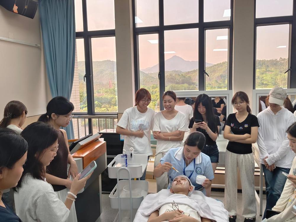 罗惠盈老师