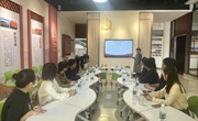 马克思主义学院直属党支部召开组织生活会