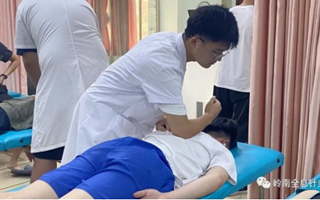 社团活动 | 义诊：心系健康，情满五月