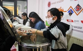 我为同学做件事——冬至送温暖，校团委为全校同学送上“暖心汤圆”