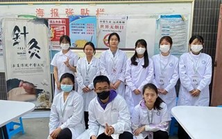 学雷锋，树新风——药学院开展全息健康义诊活动