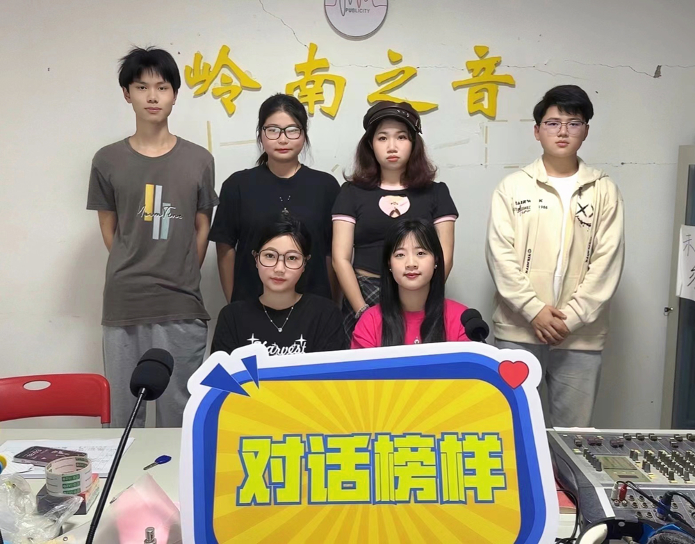 合照房佳茹和江琦琦