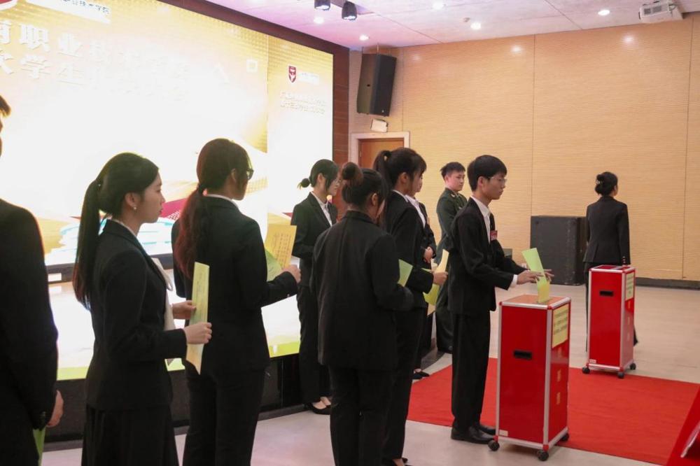 98db45065b0ea8690057c41a83c3d9f5