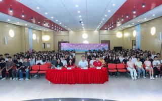 萌新报到！校团委学生会见面会超燃开场，趣味游戏玩出青春新花样.