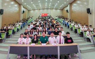 清远校区2025级新任团支书培训——“灯塔工程”点亮青春，团支书奋楫启航