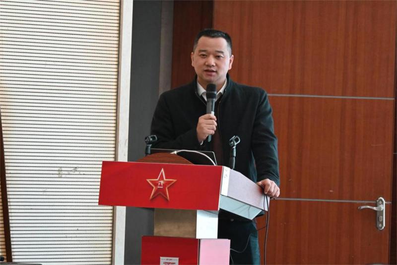 4广东省民政厅慈善事业促进处四级调研员李湘军讲授《理解落实“双百工程”政策体系，助力兜底民生服务提质增效》