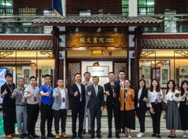 常务副校长李峻带队前往华外同文外国语学校参观交流