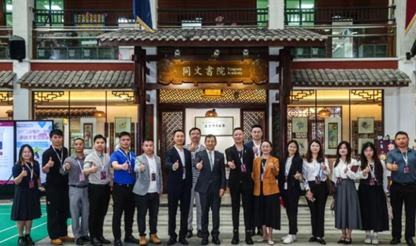 常务副校长李峻带队前往华外同文外国语学校参观交流