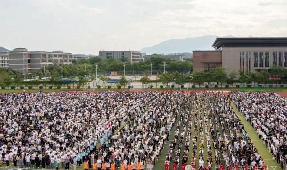 给自己未来的掌声！ ——广东岭南职业技术学院2026级开学典礼全记录