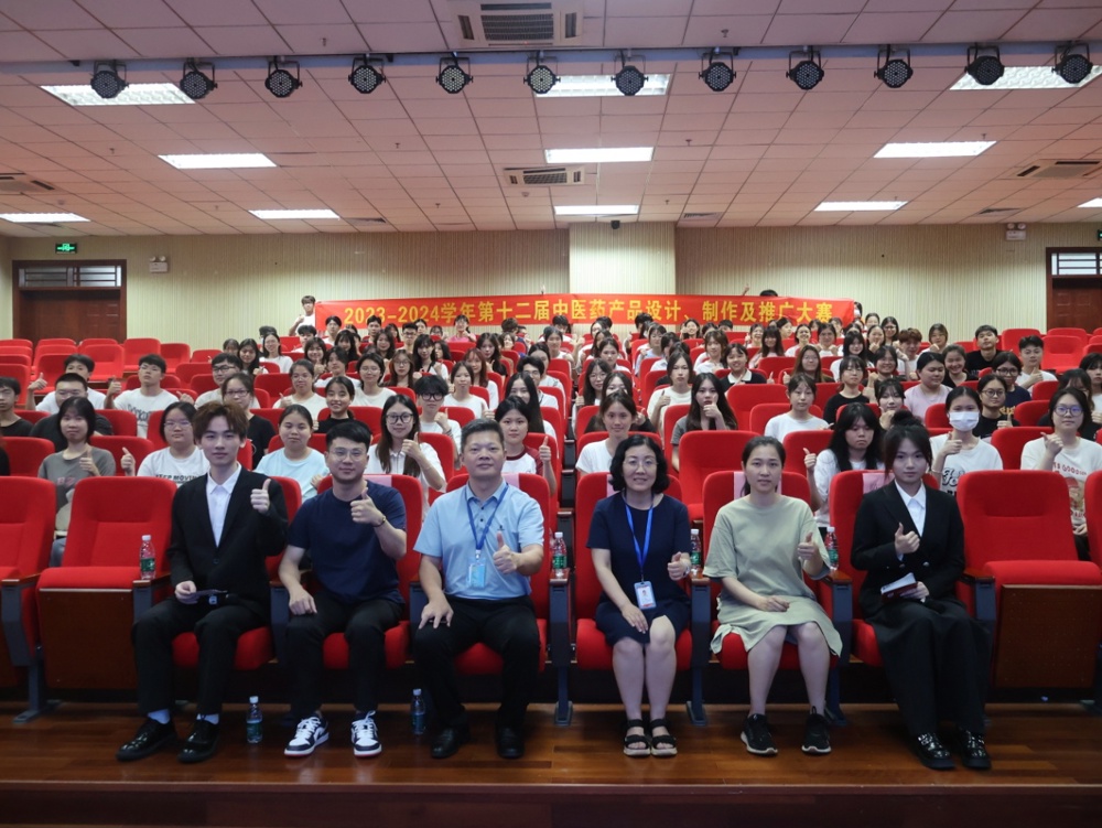 E:\药剂课程组比赛\药剂产品设计大赛\产品设计 集体人像\产品设计 集体人像\IMG_9070.JPG