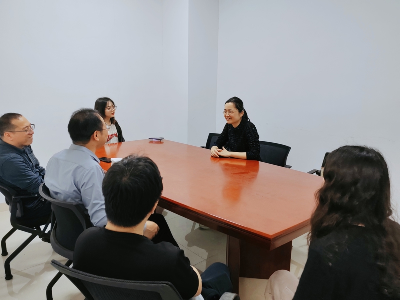 座谈会