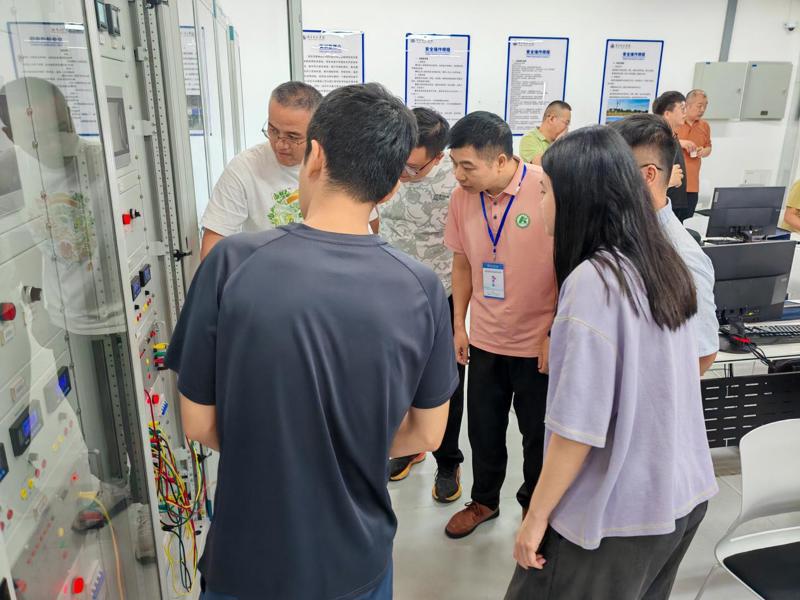 7 月 13 日 (2)围绕BMS电池管理系统的设计原理与操作规范展开小组讨论