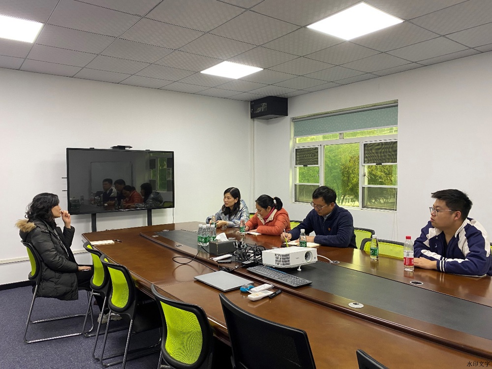 会议室里的人们

描述已自动生成