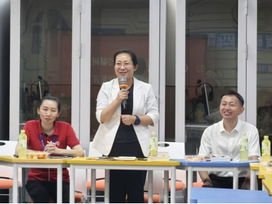 青蓝引航促成长，督导赋能启新程 ——我中心组织开展新教师听课评课座谈会